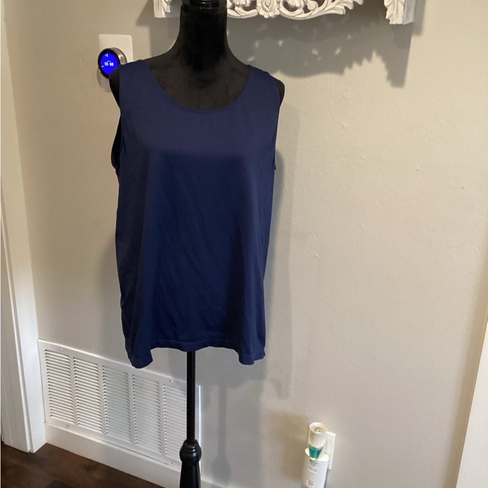 ***EUC - Elegant Navy Blue Compression Tank Top - Size 26/28w!!!!